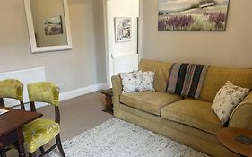 Lovely 1 Bed Flat In Victorian House 300M Seafront